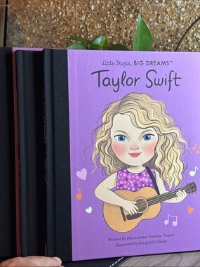 Taylor Swift Little People, Big Dreams Kids Book - Purple Set of 3